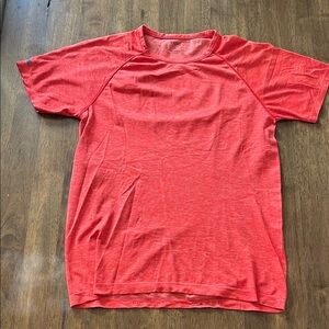 RHONE Vibrant Red Short Sleeve Workout Tee Large
